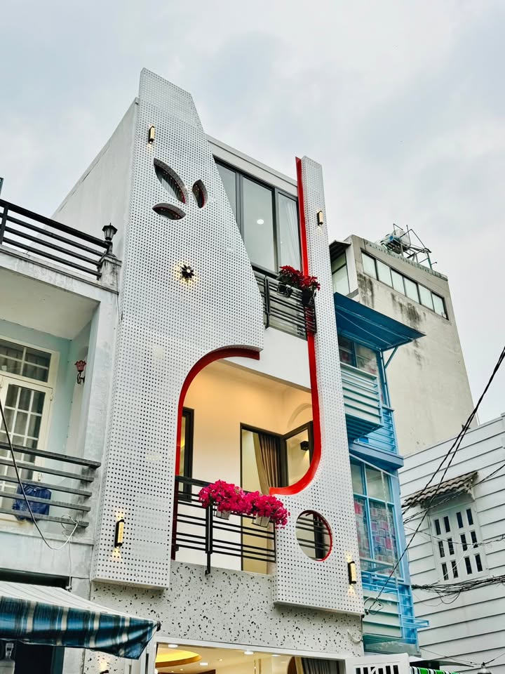 Nhà đẹp 3 PN đường Hồ Biểu Chánh, Phú Nhuận 22.75m² giá 5.98 tỷ - Full nội thất sang trọng!