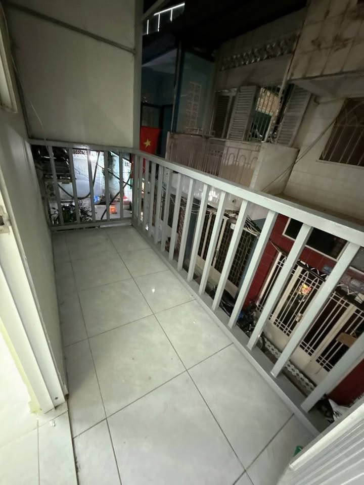 Nhà 2 tầng quận 5, 20.5m² giá 6.9 tỷ - Sẵn sàng vào ở ngay!