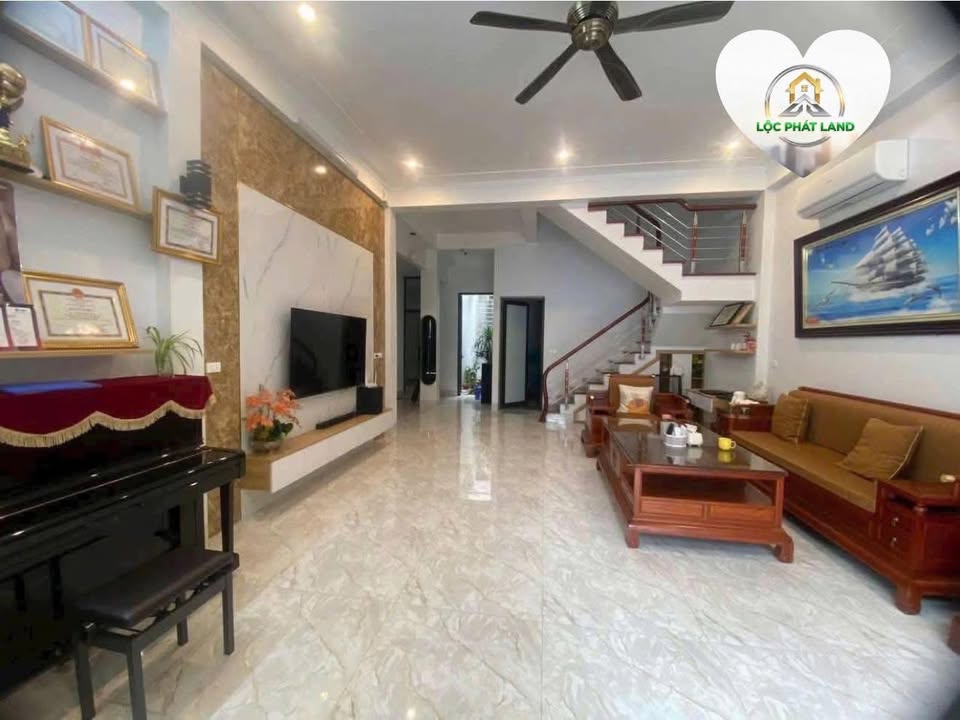 Nhà Đất đường Nguyên Hồng, Bắc Giang 75m² giá 7 tỷ - Nhà mới xây kiên cố, đầy đủ nội thất!