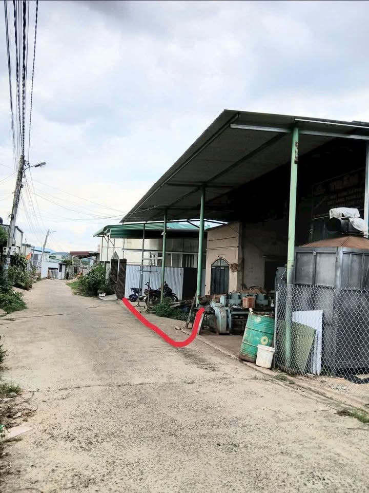 Lô đất hẻm 133 Lam Sơn, Bảo Lộc 215m² giá 2.3 tỷ - Cơ hội đầu tư tuyệt vời!