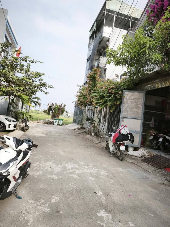 Đất nền Bà Điểm, Hóc Môn 90m² giá 3.7 tỷ - Sổ hồng chính chủ, xây mới thoải mái!