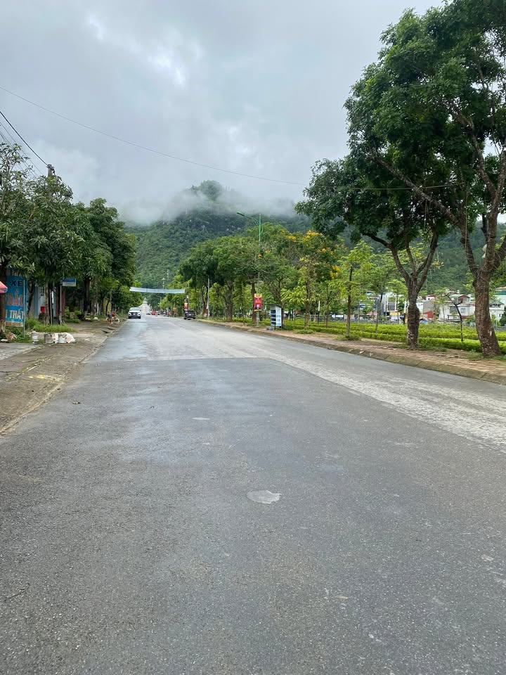 Đất nền mặt tiền đường Nguyễn Chí Thanh, 210m², giá 2 tỷ - Cơ hội đầu tư tuyệt vời!