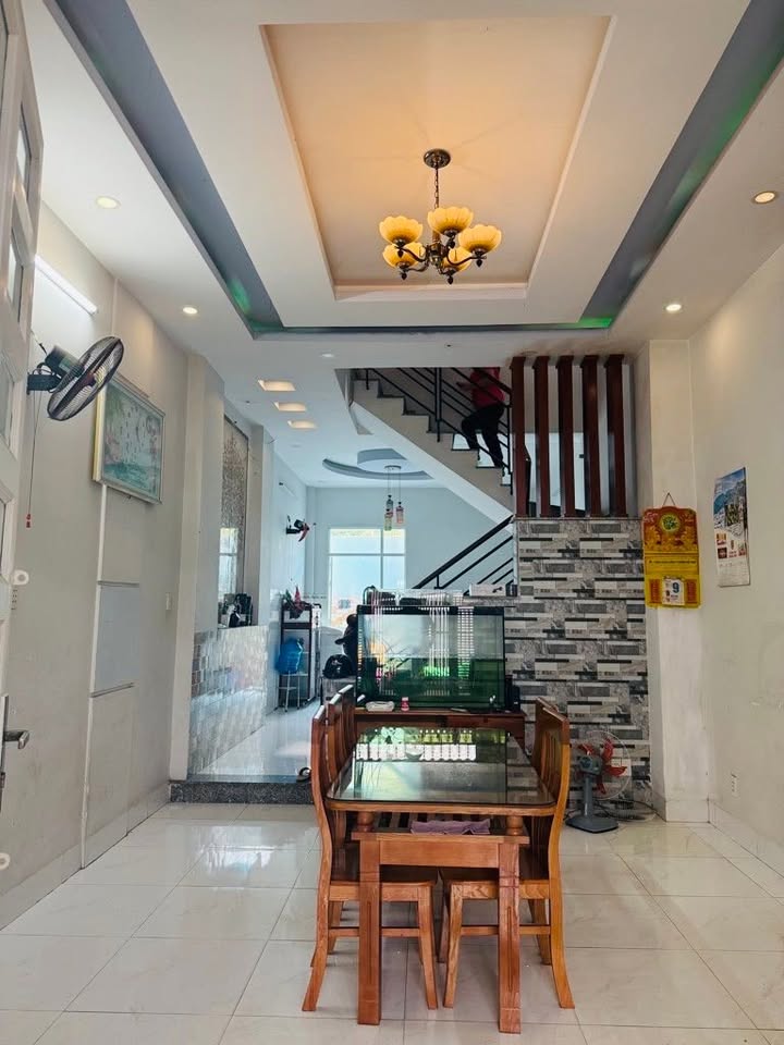 Nhà 4 Tầng Tỉnh Lộ 10, Giáp Quận 6, 72m² - Thiết Kế Hiện Đại, Giá 5.1 Tỷ