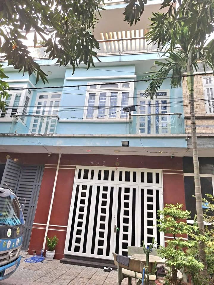 Nhà 2 tầng Dĩ An 93m² giá 4.69 tỷ - Khu dân cư an ninh, tiện ích đầy đủ!