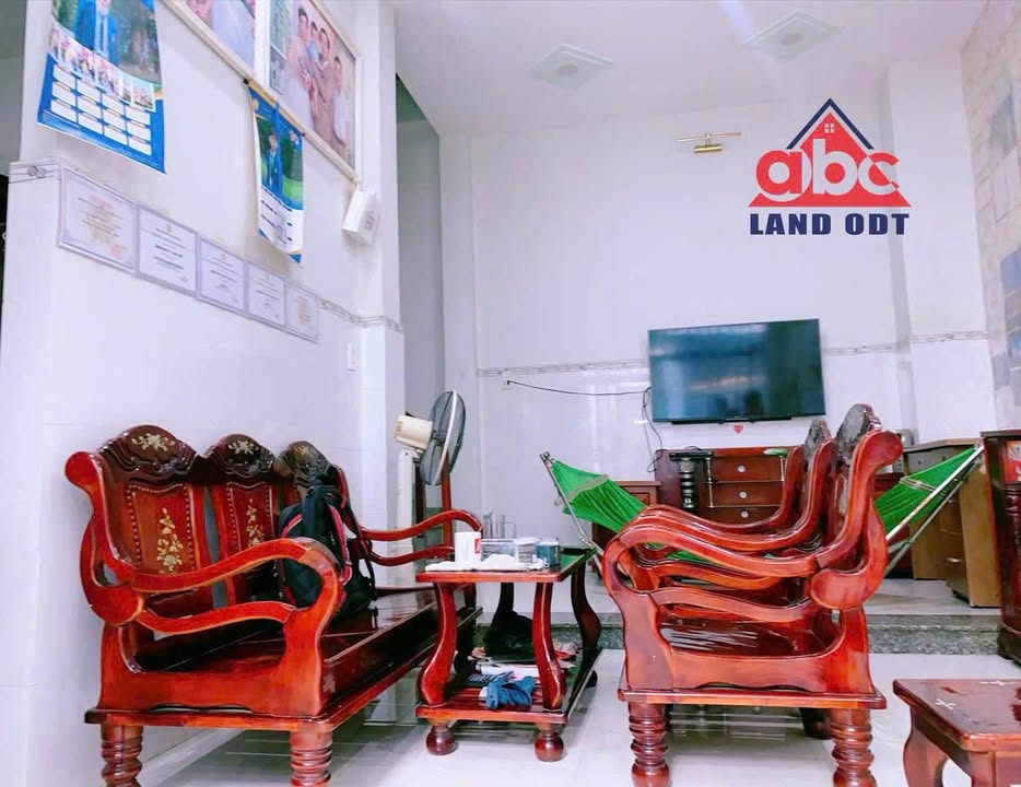 Nhà phố Tam Hiệp Biên Hòa 50m² giá 3.3 tỷ - Sổ riêng thổ cư, gần chợ và trường học!