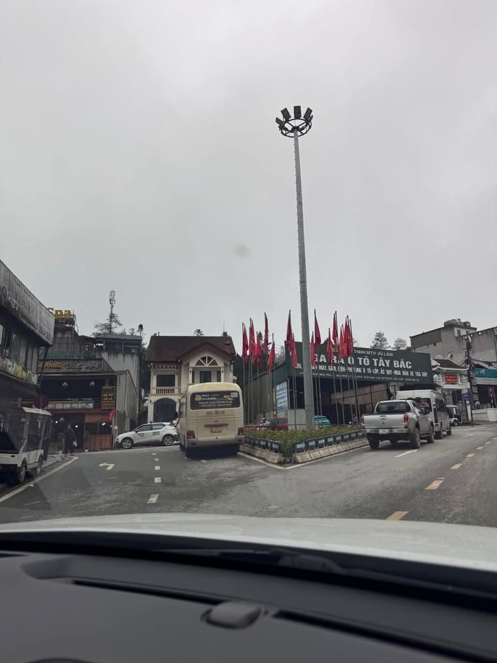 Nhà Sa Pa 80m² giá 4 tỷ - Ô tô đỗ cửa, cách chợ 400m!