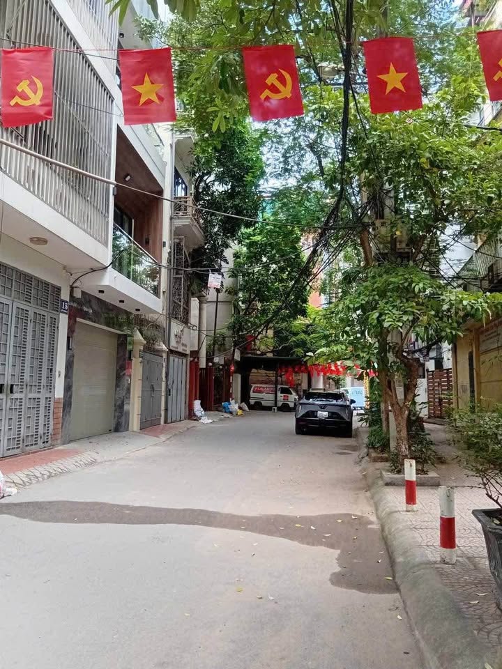 Nhà phân lô Hoàng Cầu Đống Đa 52m² giá 16.8 tỷ - Vị trí vàng hiếm có!