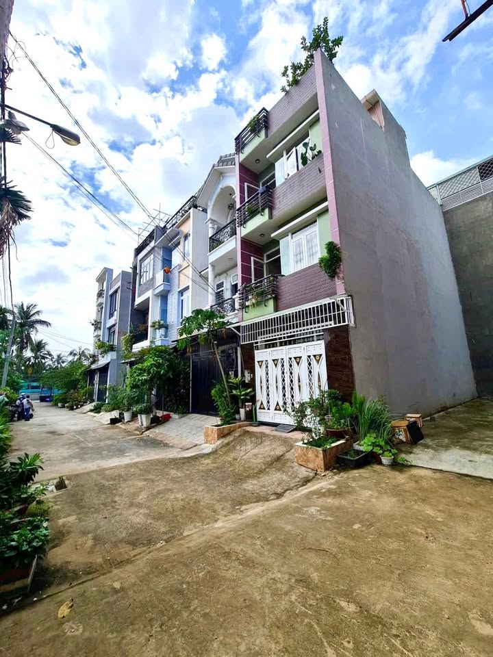 Đất nền KDC Hồng Long Thủ Đức 58m² giá 5.9 tỷ - Vị trí đẹp, xây dựng thoải mái!