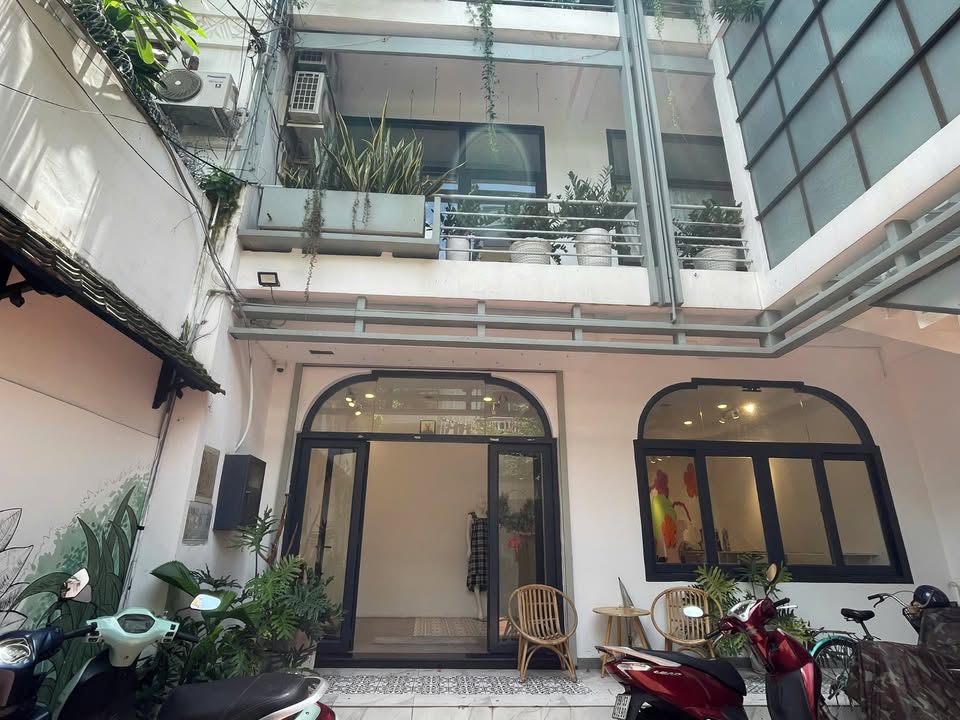 Nhà mặt tiền cho thuê 27 Đặng Tất, Quận 1, 225m² - Địa điểm kinh doanh lý tưởng!