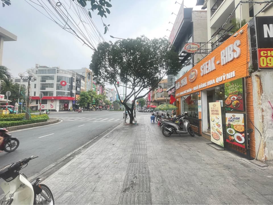 Nhà mặt tiền đường Phan Xích Long, 135m² giá 100 triệu - Thích hợp văn phòng, showroom!