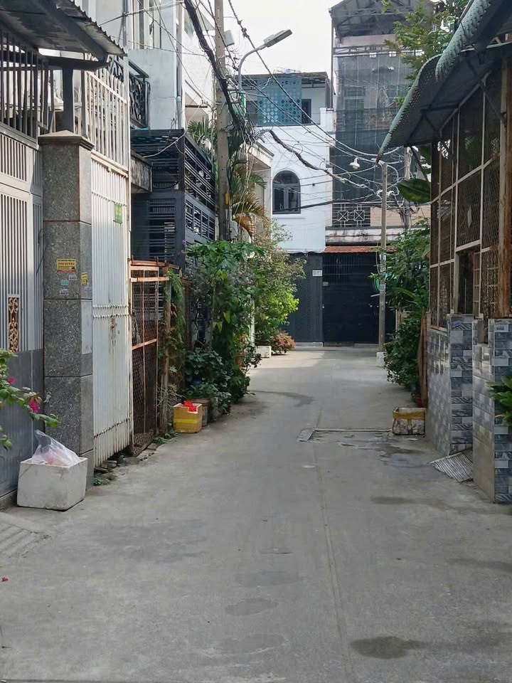 Nhà hẻm Cư Xá Phú Lâm A Quận 6 giá chỉ 5.8 tỷ - Hướng Nam, sổ hồng chính chủ!