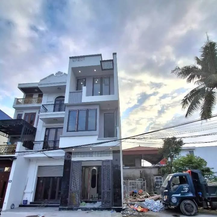 Nhà 3 tầng Hồng Bàng 56m² giá 3.5 tỷ - Ô tô đỗ cửa, gần trường học!