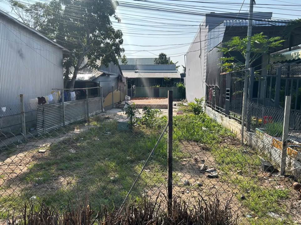 Đất nền mặt tiền lộ nhựa Cái Sao, phường Mỹ Thới, 180m² giá 1.75 tỷ - Cơ hội đầu tư hấp dẫn!