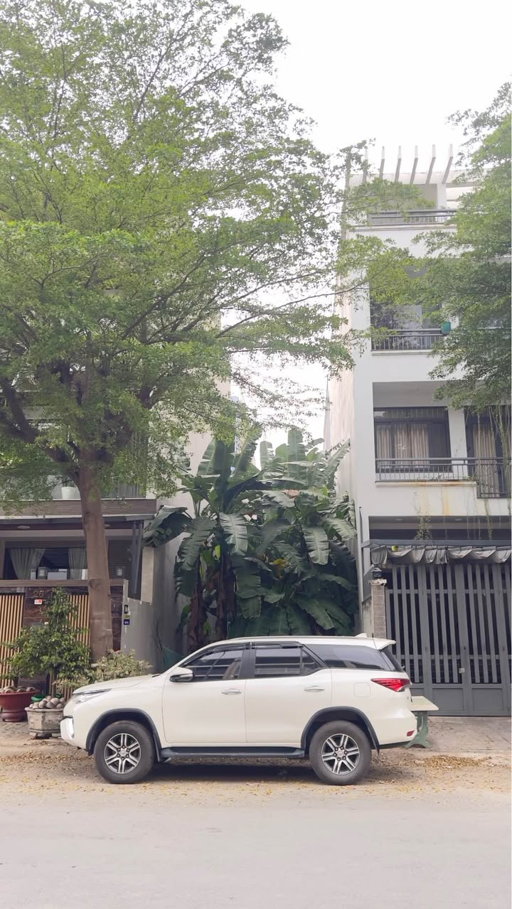 Nhà phố KDC Cao Cấp Dương Hồng, Bình Chánh 100m² giá 6.7 tỷ - Đầu tư sinh lời ngay!