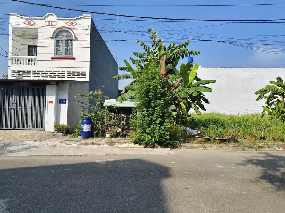 Đất nền Hóc Môn 100m² giá 1.6 tỷ - Sổ đỏ chính chủ, hạ giá bán nhanh!