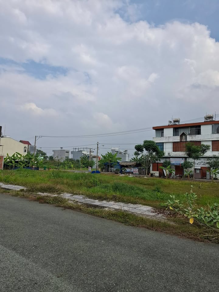 Nhà phố Blue Diamond Thủ Đức 52m² giá chỉ 2.15 tỷ - Đường thông sạch đẹp!