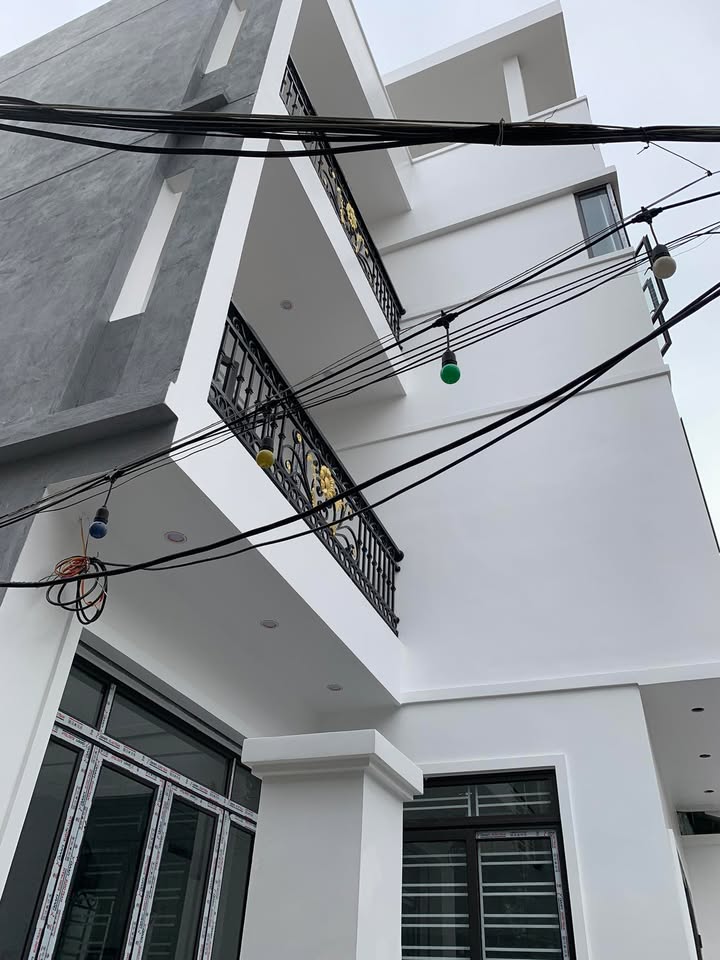 Nhà 4 tầng đường Thiên Lôi 63m² - Cổng sân độc lập, giá thỏa thuận!