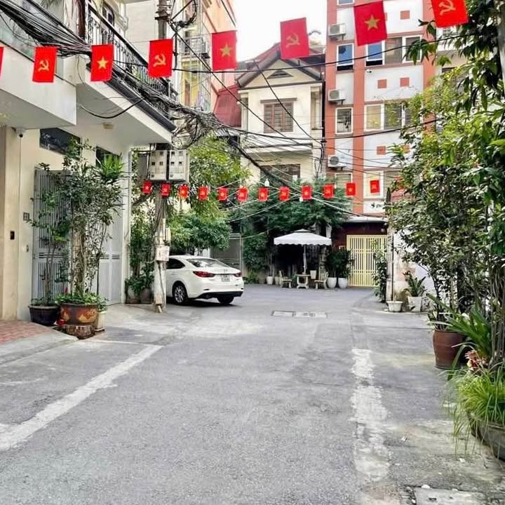 Nhà 5 tầng Phạm Văn Đồng, Xuân Đỉnh 36m² - Bán gấp, giá thỏa thuận!