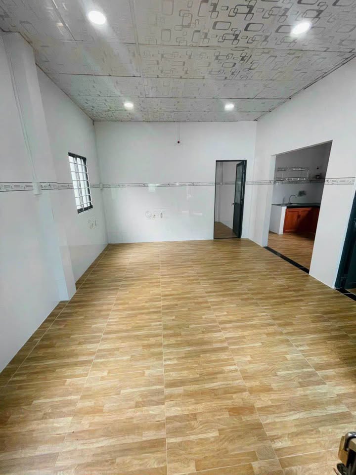 Nhà cấp 4 hẻm Nguyễn Du, Mỹ Bình, 69.8m² giá 1 tỷ - Nhà đẹp sạch sẽ gần trung tâm!