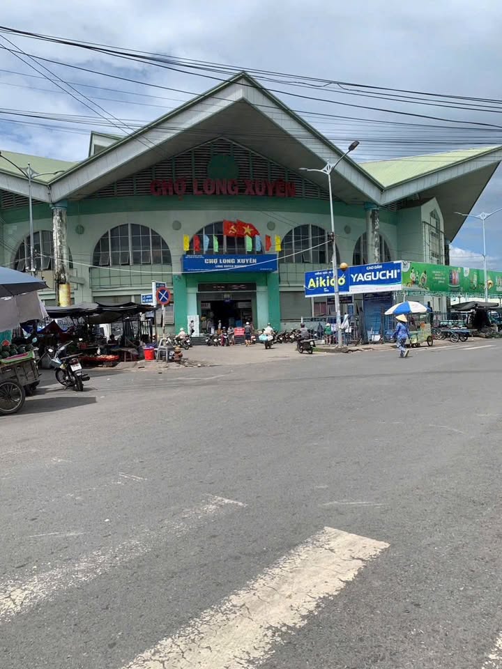 Nhà mặt tiền Lương Thế Vinh, Long Xuyên 107m² giá chỉ 5 tỷ - Vị trí đắc địa bên chợ!