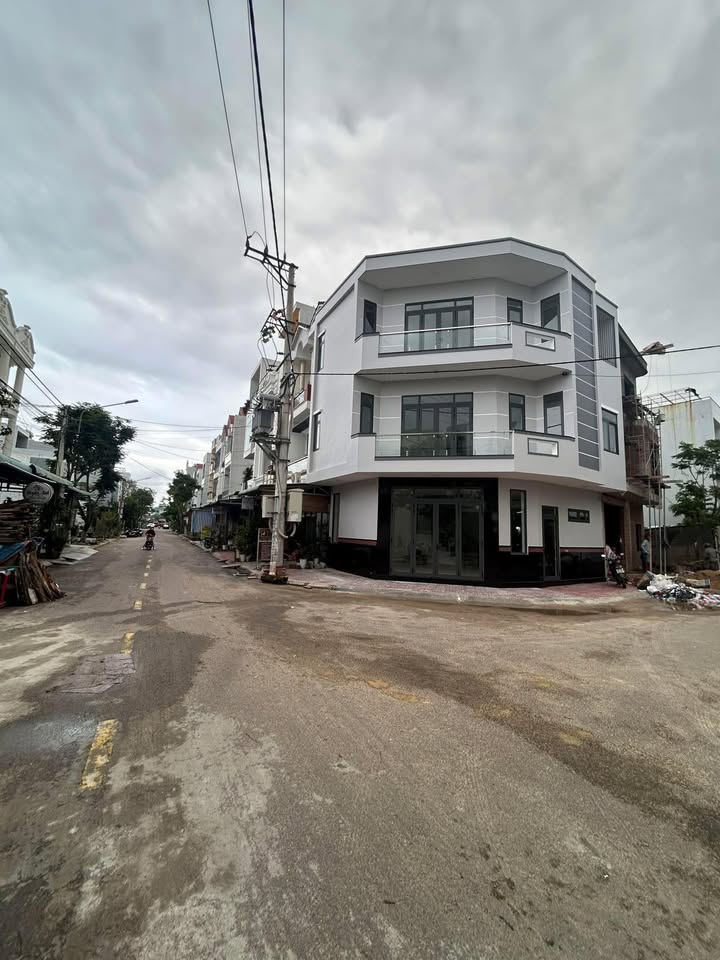 Nhà riêng Quy Nhơn 53m² giá 5.2 tỷ - Thiết kế hiện đại, sẵn sàng vào ở!