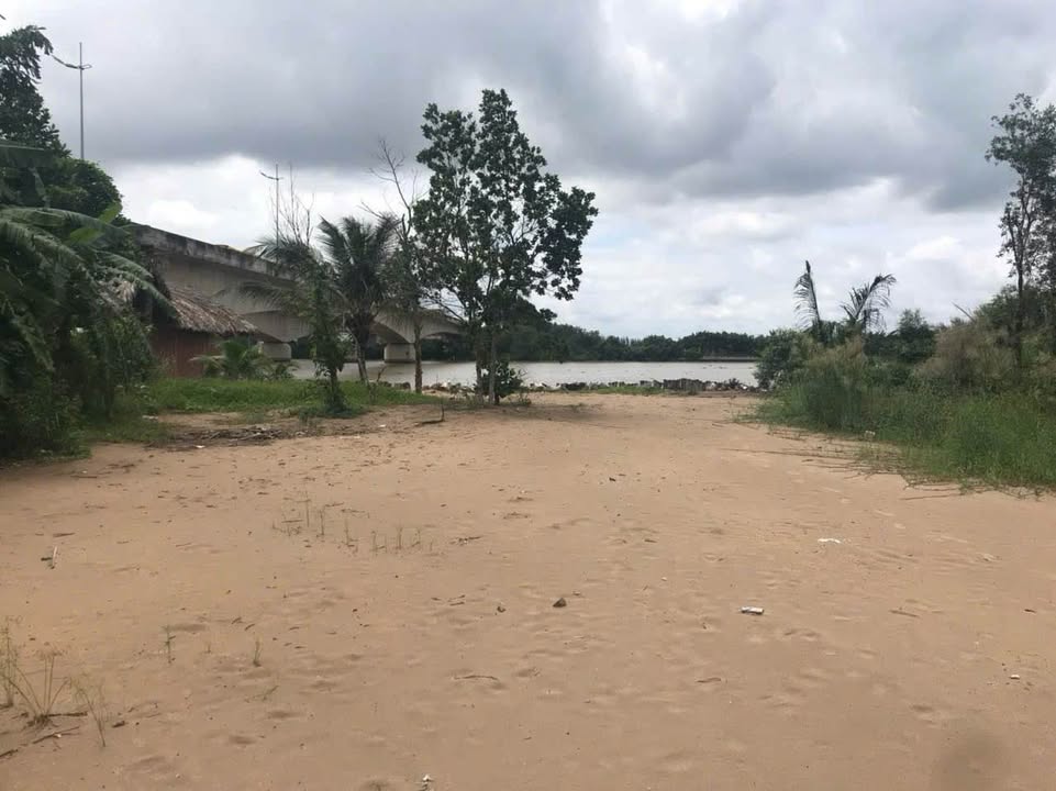 Đất thổ cư Bến Lức 1456m² giá 12 tỷ - Lô duy nhất giáp sông Vàm Cỏ Đông!