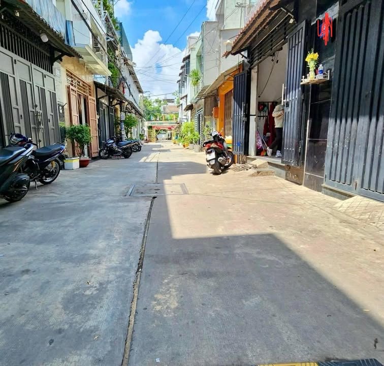 Nhà phố mặt tiền kinh doanh Đường số 5, Bình Tân 48m² giá 3.9 tỷ - Ô tô vào tận nhà!