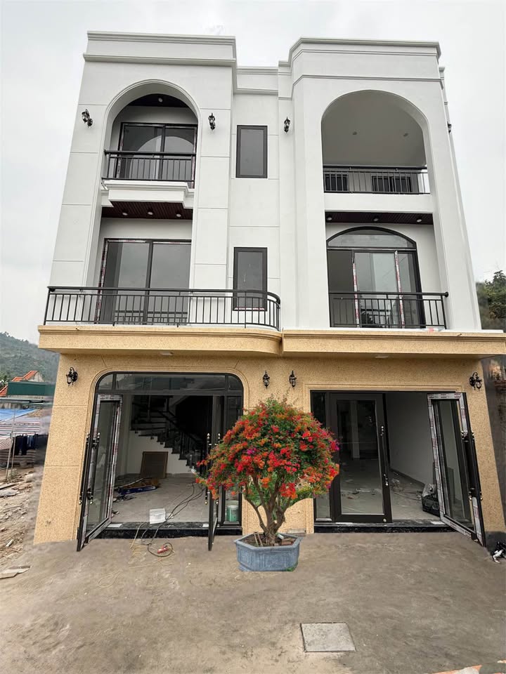 Nhà phố Hạ Long 56m² giá 2 tỷ - Đường rộng ô tô tránh nhau!