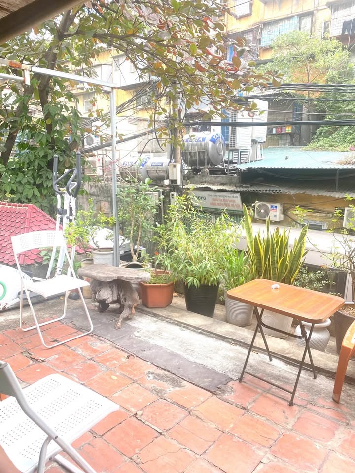 Căn hộ Nhà tập thể Giảng Võ 110m² giá 7 tỷ - Lô góc thoáng đãng, tiện nghi đầy đủ!