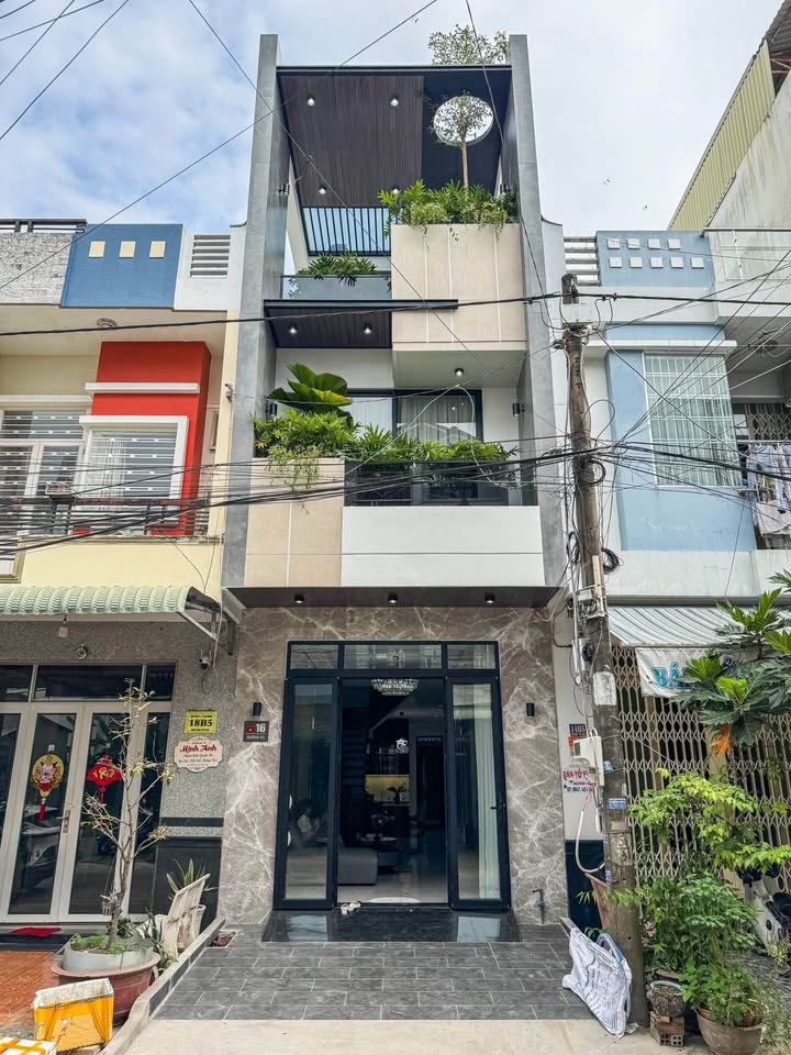 Nhà trệt 2 lầu + sân thượng đường B5, P. Tân An, TP Cần Thơ - Giá 6.3 tỷ, nội thất cao cấp!