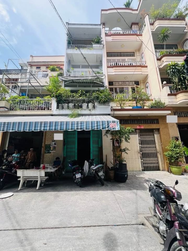 Nhà bán Quận 11 Lò Siêu 50m² giá 10.5 tỷ - Hẻm thông rộng, thuận tiện sinh hoạt!