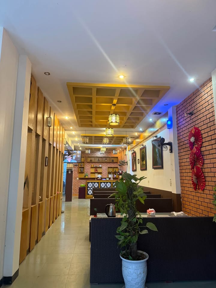 Cho thuê nhà mặt tiền Lê Hoàn Vinh 100m² - Thiết kế hiện đại, thông thoáng!