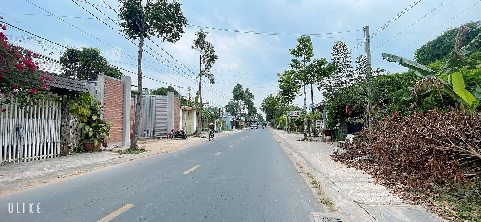 Bán gấp FrontHouse mặt tiền Đồng Khởi Nối Dài, Trà Vinh 234m² giá 2.4 tỷ - Kinh doanh thuận lợi!