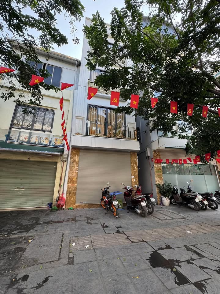 Cho thuê mặt bằng kinh doanh phố Tô Hiến Thành, quận Hai Bà Trưng 135m² - Vị trí đắc địa, giao thông thuận lợi!