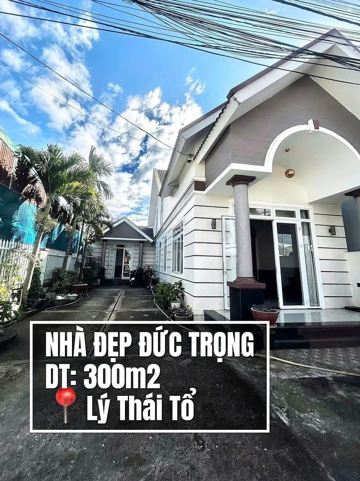 Nhà mái thái gác lửng mặt tiền Lý Thái Tổ, Đức Trọng 300m² - Giá 8.2 tỷ thương lượng nhẹ!