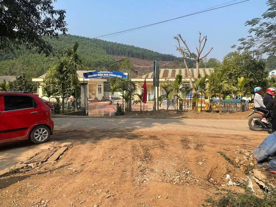 Đất đẹp 2 mặt tiền xóm Ong, Suối Hoa, Tân Lạc 2100m² - Giá chỉ 1 tỷ VND!