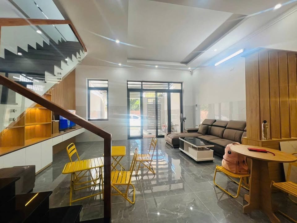 Nhà hẻm Cô Bắc, Pleiku 108m² giá 2 tỷ - Đầy đủ nội thất, sẵn sàng ở ngay!