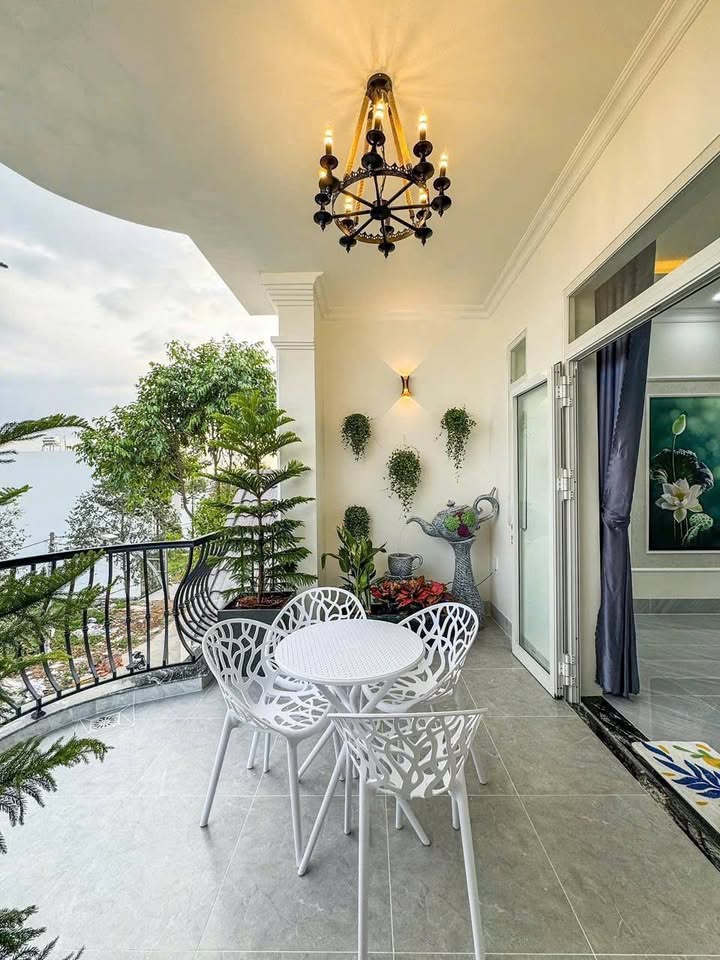 Nhà phố tân cổ điển Đường D6, KDC Hồng Loan 6A, 80m² giá 5.79 tỷ - Sẵn sàng vào ở ngay!