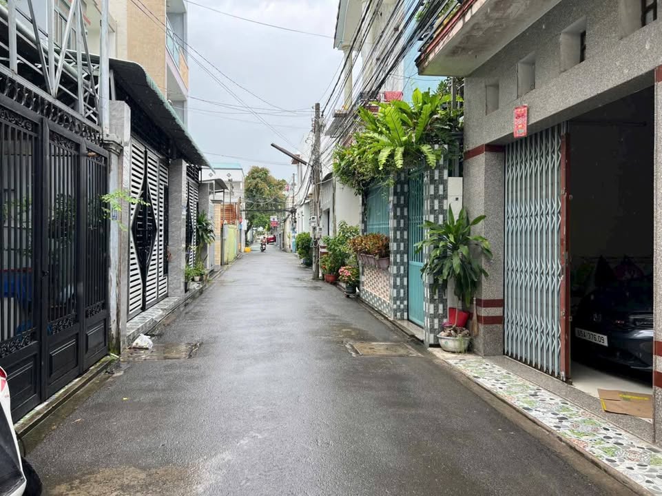 Nhà trệt lầu hẻm 50 đường Trần Hoàng Na, 100m² giá 3.9 tỷ - An ninh tốt, ô tô vào tận nơi!