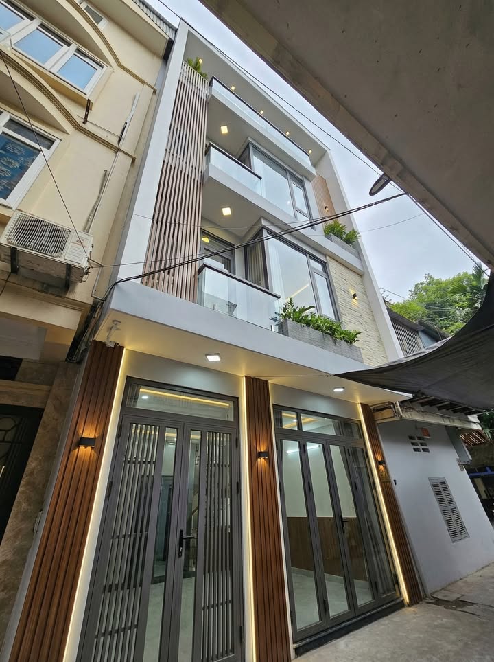 Nhà Vũ Thạnh Đống Đa 44m² giá 12.6 tỷ - Ngõ ô tô, dân trí cao!