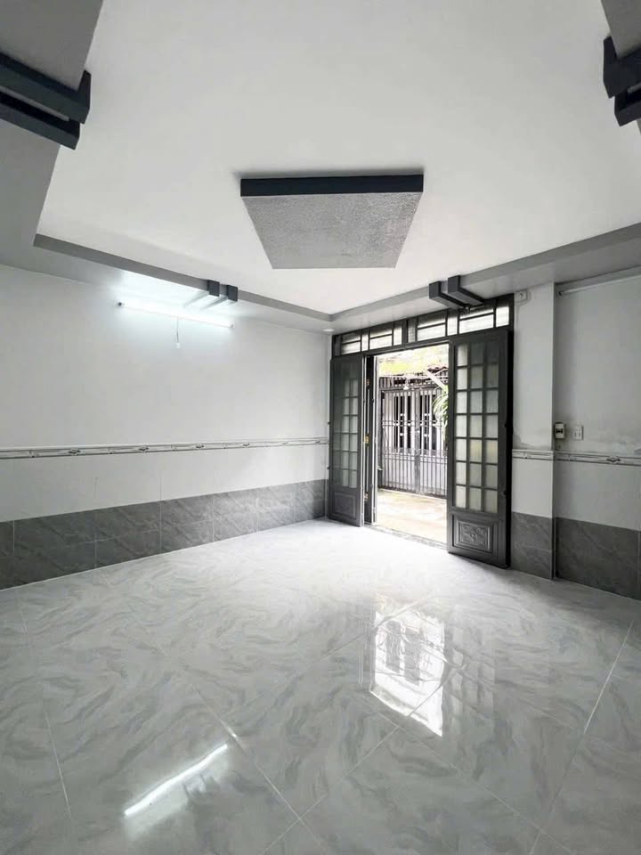 Nhà phố Bình Chánh 32m² giá 1.35 tỷ - Hướng Đông, đầy đủ tiện nghi!