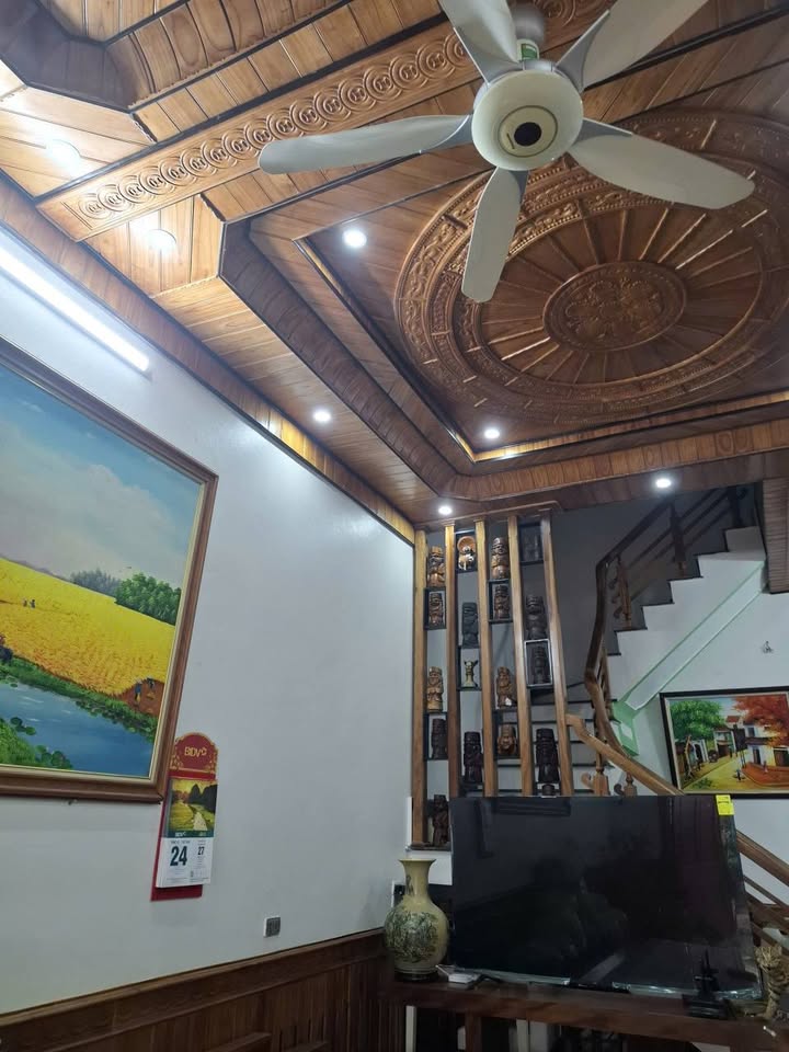 Nhà 2 tầng đẹp tại Vĩnh Lộc 175m² giá chỉ 2XX triệu - Nội thất sang trọng!