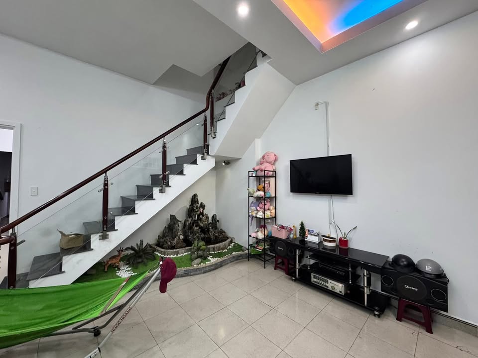 Nhà 1 Lầu Trệt Phường Hố Nai 100m² giá 3.8 tỷ - Vị trí đẹp gần chợ số 6