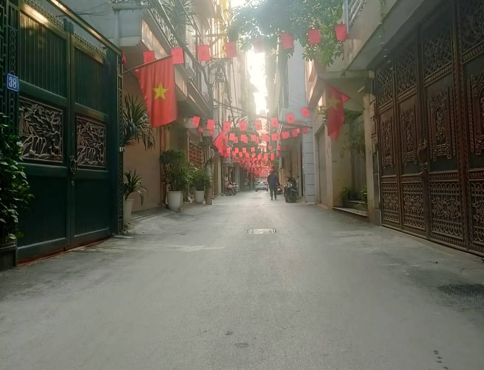 Nhà riêng Nguyễn Khánh Toàn 55m² giá 13 tỷ - Không gian thoáng đãng, nội thất đầy đủ!