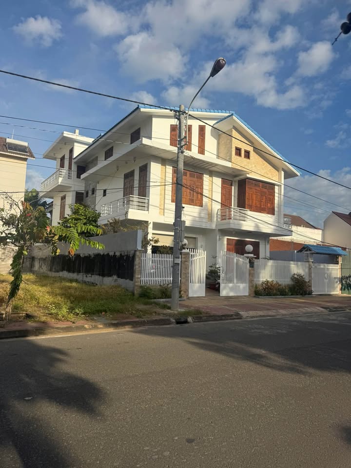 Biệt thự cho thuê dài hạn tại Phan Thiết 540m² - Khu vực yên tĩnh, an ninh tốt!