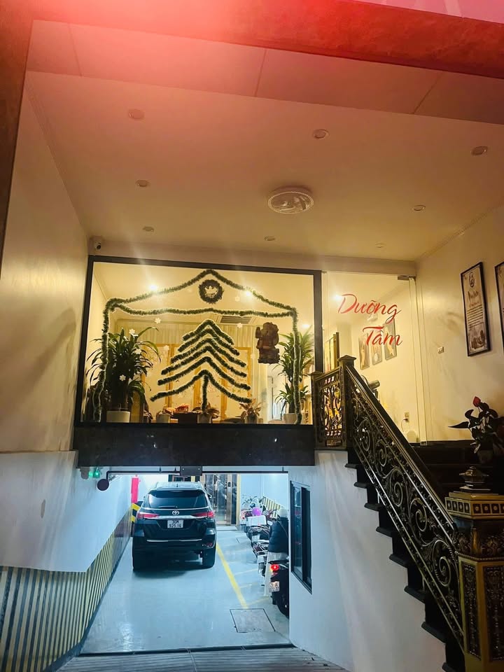 Cho thuê mặt bằng kinh doanh Nguyễn Văn Cừ, Bồ Đề 105m² - Ô tô tránh, vỉa hè rộng!