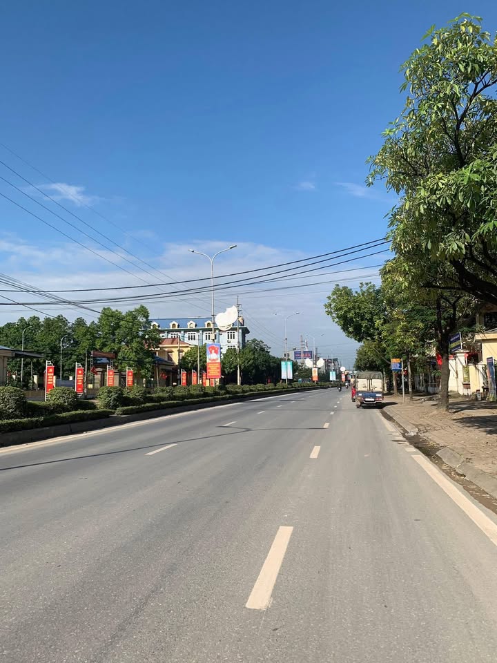 Đất nền Phụng Thượng 90m² giá 2 tỷ - Tiện ích đầy đủ, cách QL32 chỉ 500m!