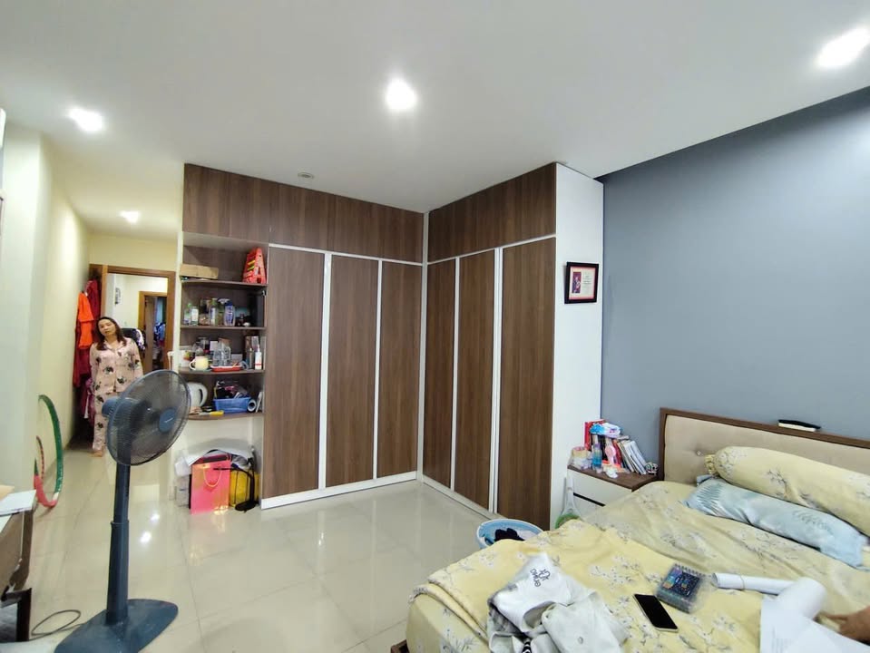 Nhà 4 tầng mặt tiền đường Núi Một, Nha Trang 84.3m² giá 10.5 tỷ - Vị trí đắc địa gần biển!