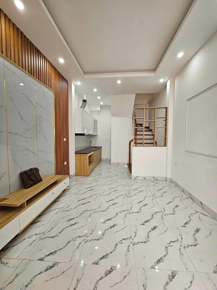 Nhà 5 tầng đường Cầu Diễn, Bắc Từ Liêm 33m² giá 5 tỷ - Sổ đỏ chính chủ!