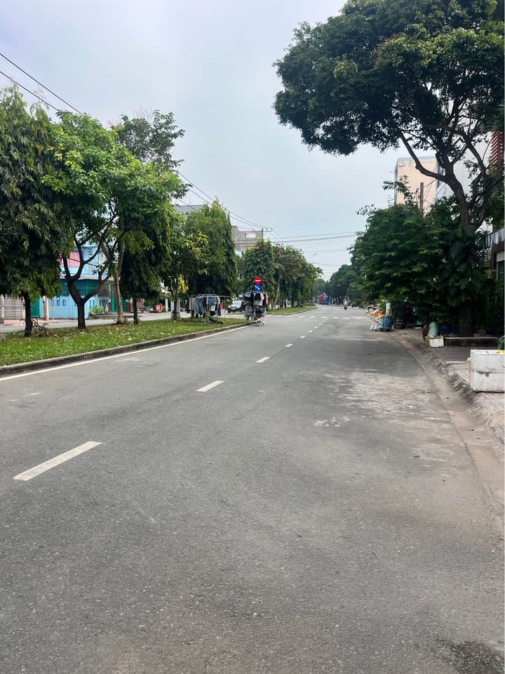 FrontHouse 140m² đường Đỗ Xuân Hợp, Thủ Đức - Giá chỉ 9.3 tỷ, cơ hội đầu tư sinh lời!